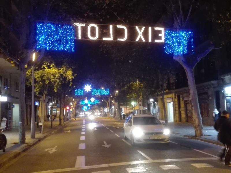 El Eix Clot ilumina las calles para festejar la Navidad contigo (2)