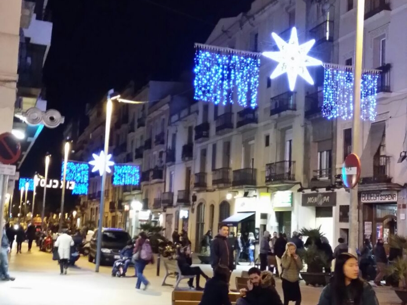El Eix Clot ilumina las calles para festejar la Navidad contigo (3)